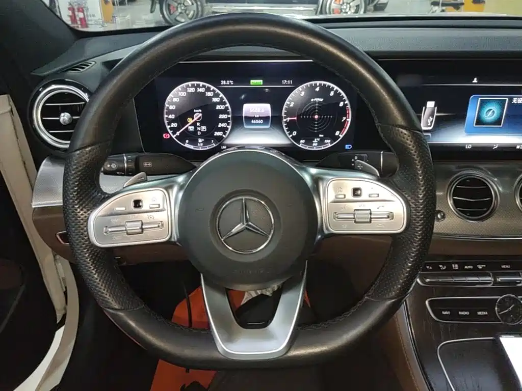 Mercedes-Benz E-Class 2020 — фото 11