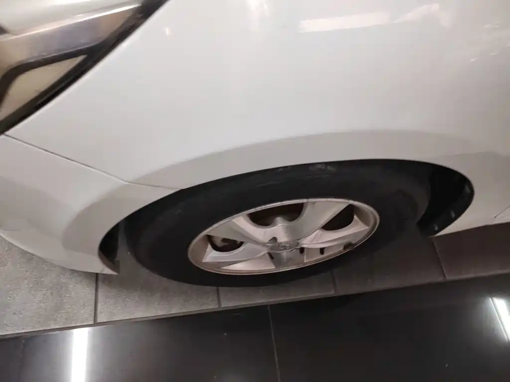 Hyundai Verna 2015 — фото 23