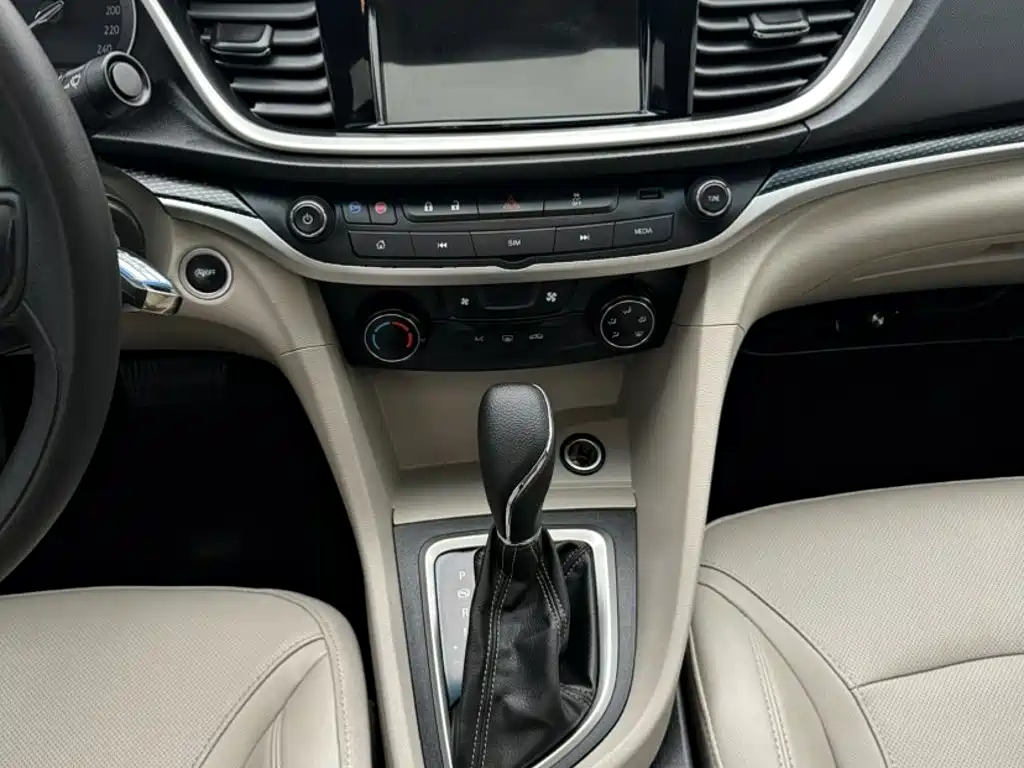 Buick Excelle 2020 — фото 12