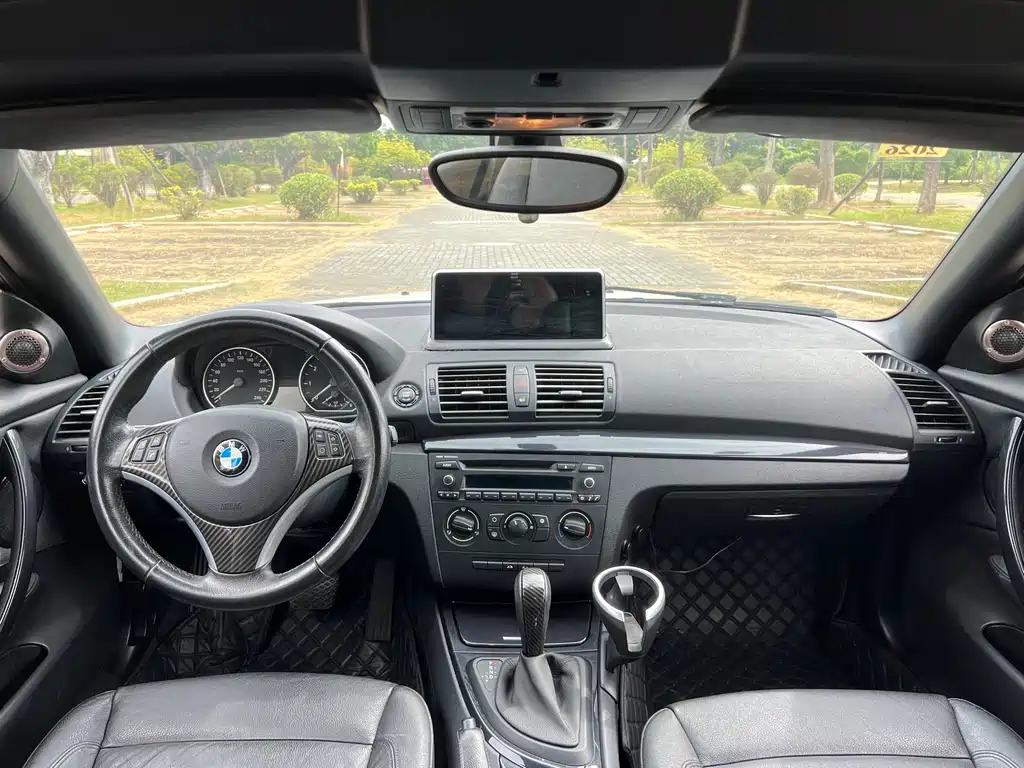 BMW 1 Series 2011 — фото 17