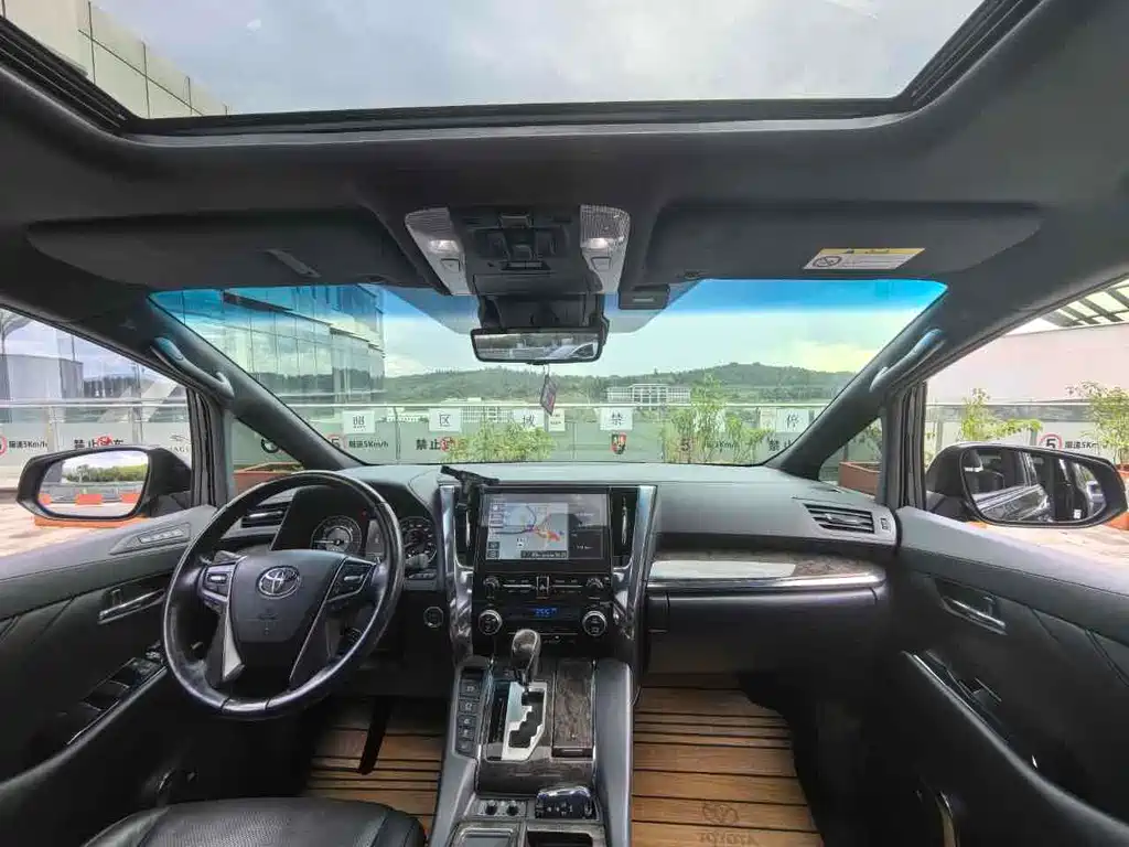 Toyota Alphard 2022 — фото 13