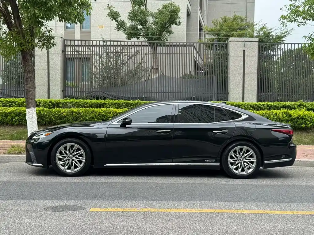 Lexus LS 2021 — фото 13