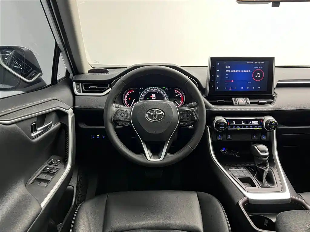Toyota RAV4 2022 — фото 18