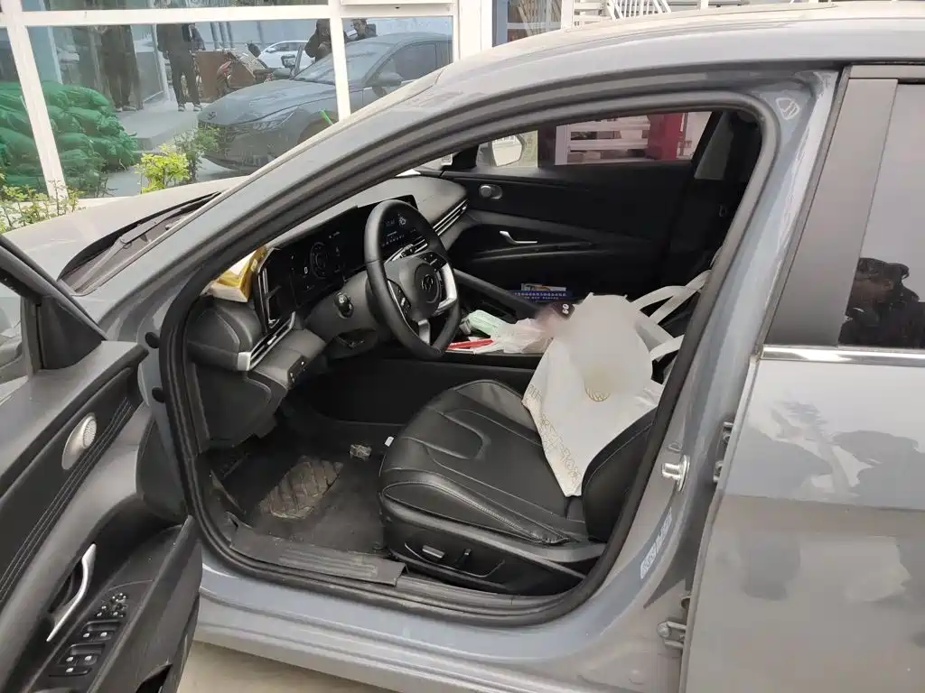 Hyundai Elantra 2023 — фото 14