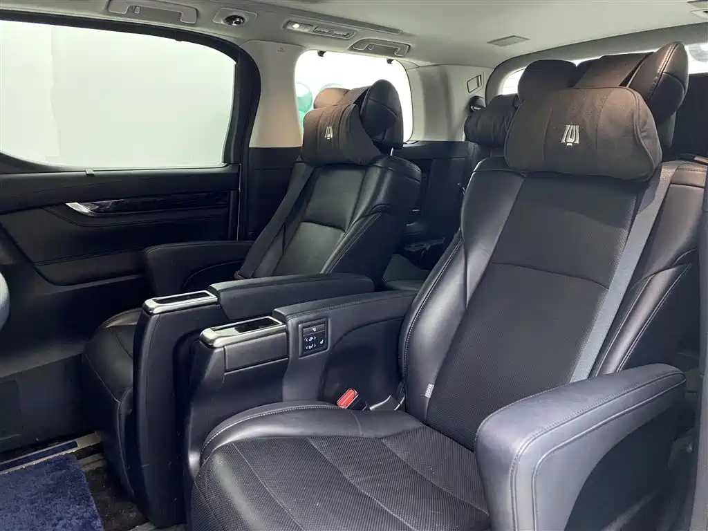 Toyota Vellfire 2023 — фото 6