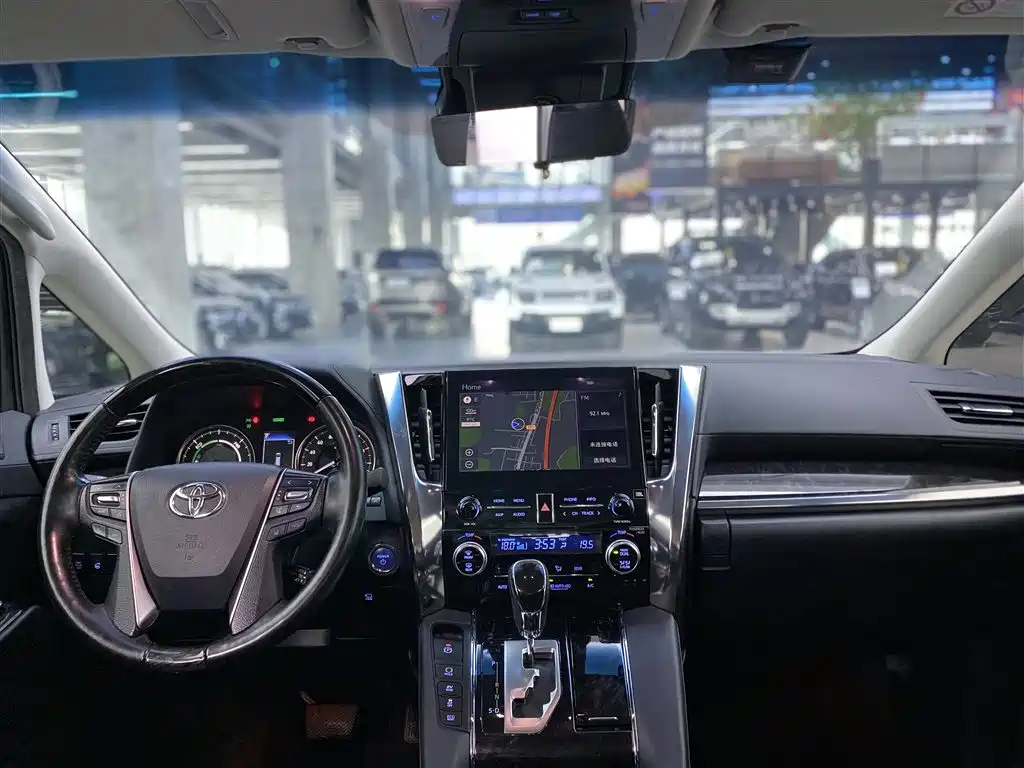 Toyota Vellfire 2023 — фото 8