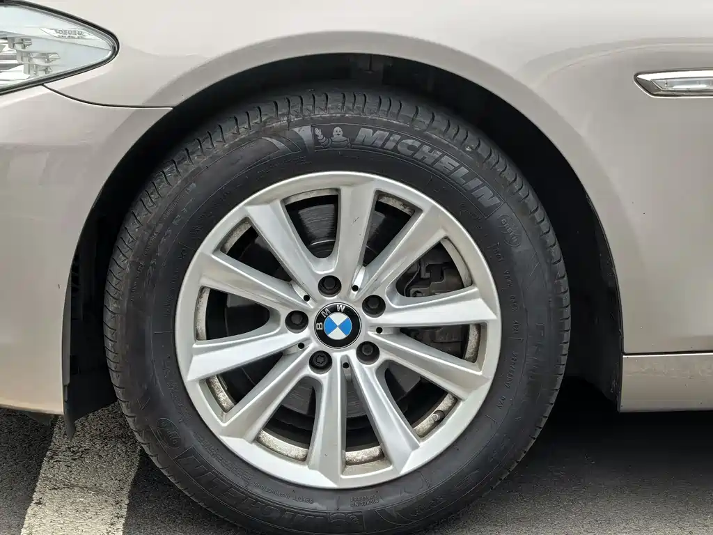 BMW 5 Series 2012 — фото 8
