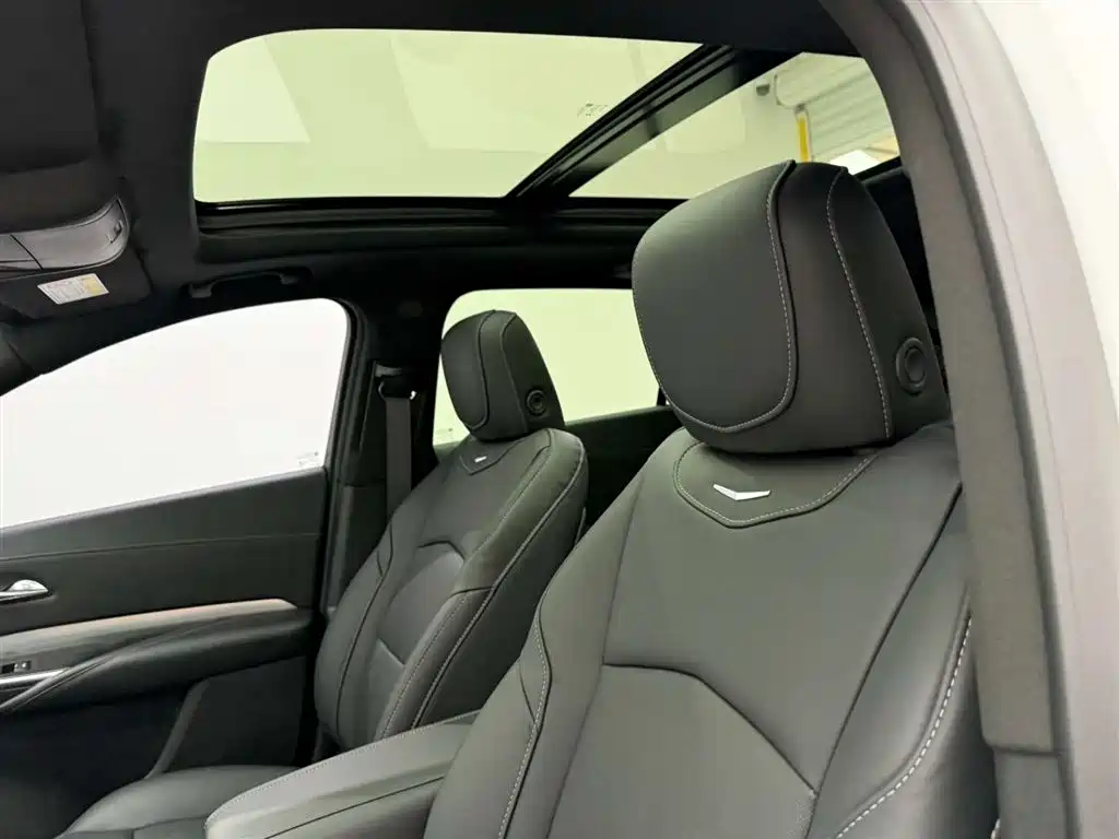 Cadillac XT4 2023 — фото 16