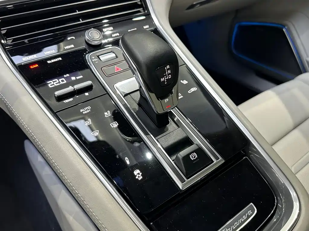Porsche Panamera 2020 — фото 19