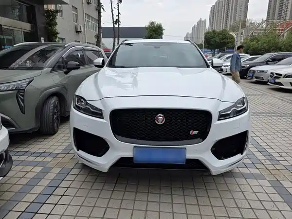Jaguar F-PACE 2016