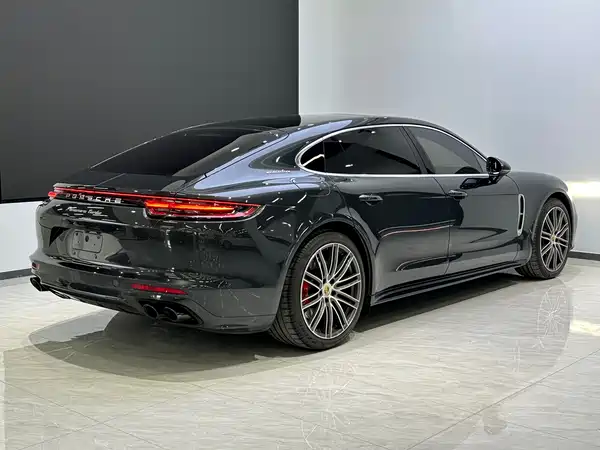Porsche Panamera 2021