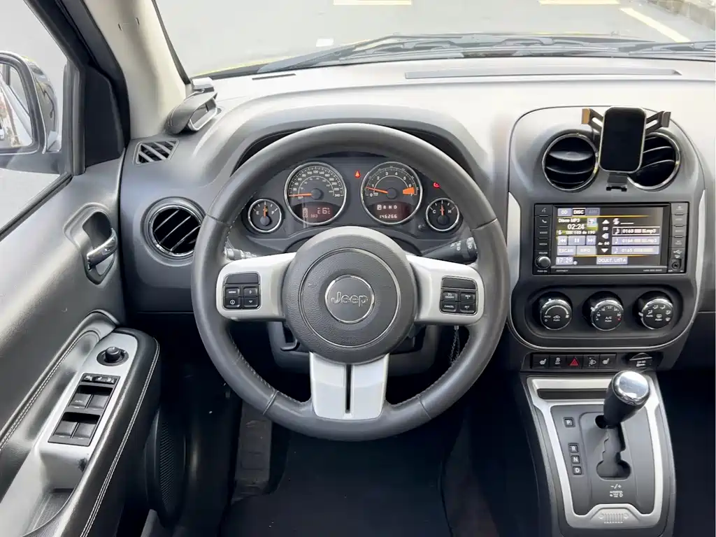 Jeep Compass 2014 — фото 11