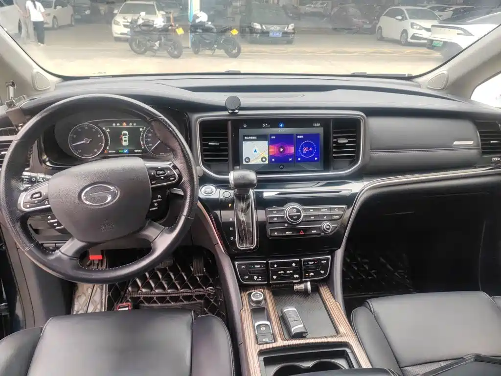 GAC Trumpchi M8 2019 — фото 10
