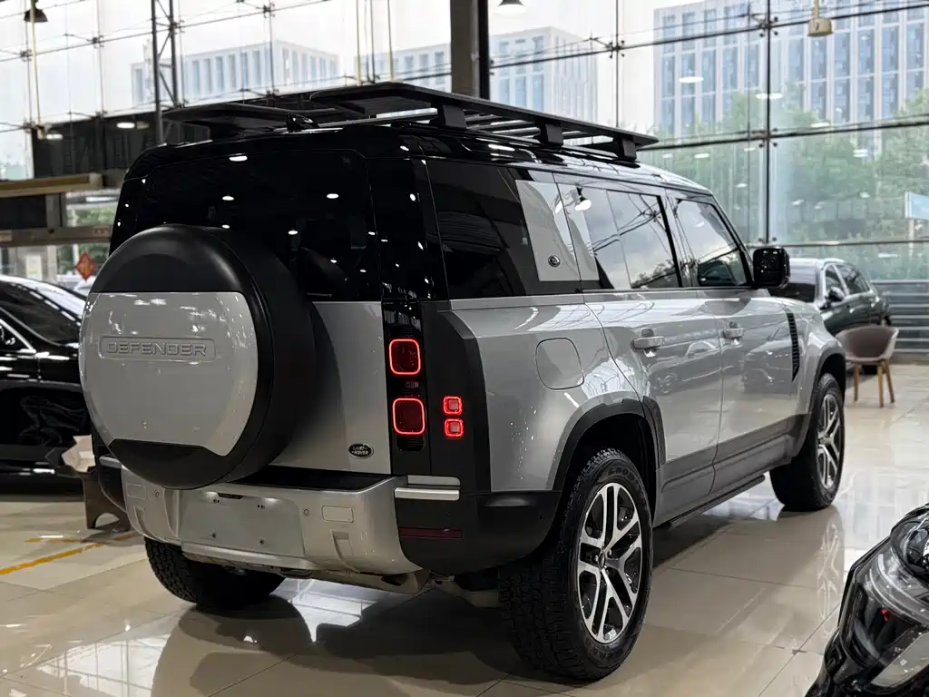 Land Rover Defender 2021 — фото 21