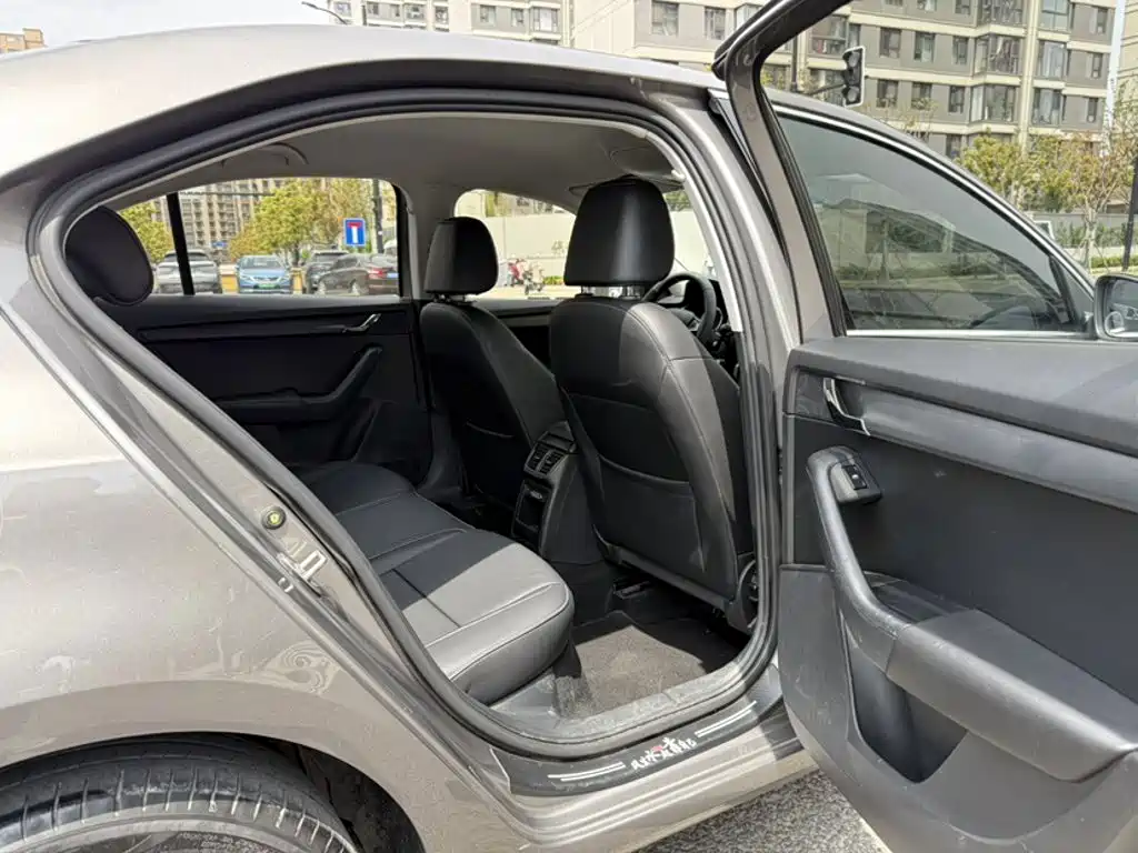 Skoda Octavia 2022 — фото 12