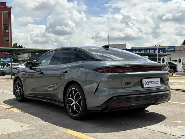 BYD Han L 2025