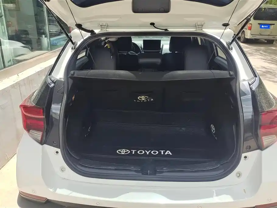 Toyota Yaris L 2022 — фото 3