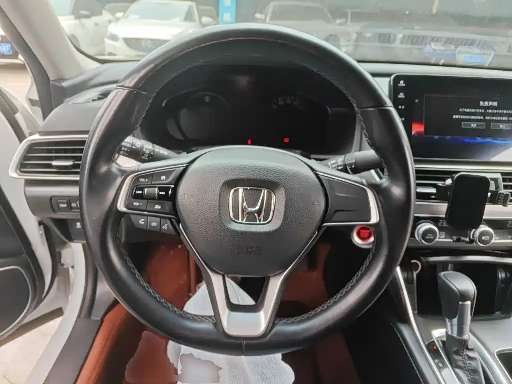 Honda Accord 2022 — фото 11