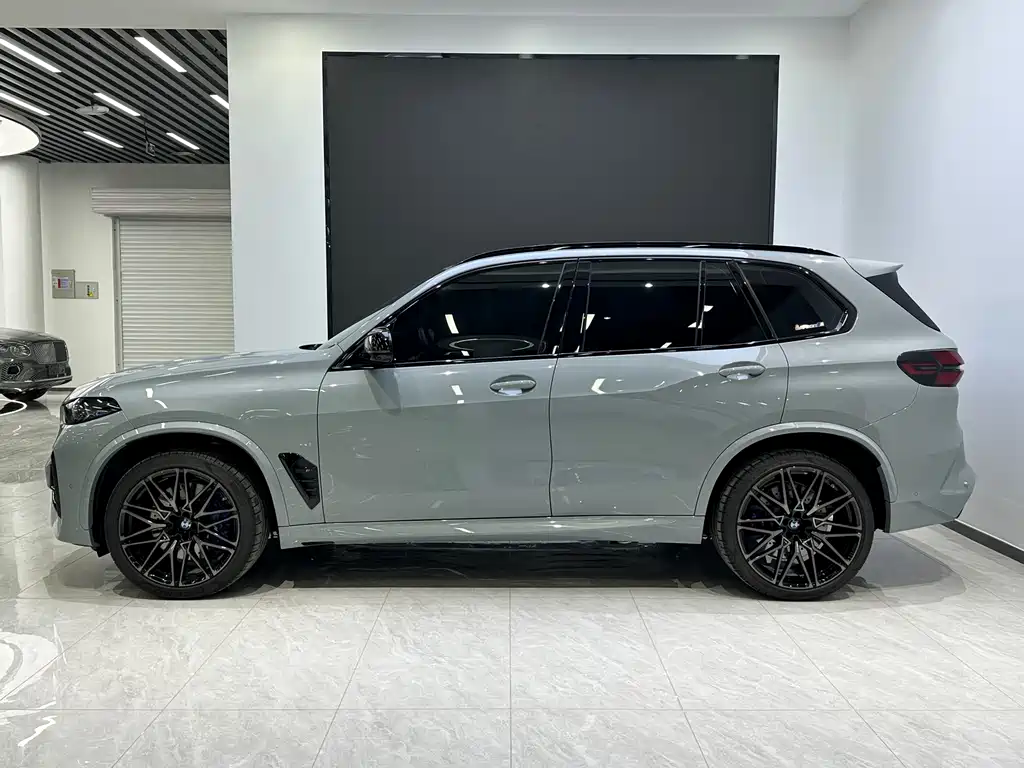BMW X5 M 2025 — фото 4