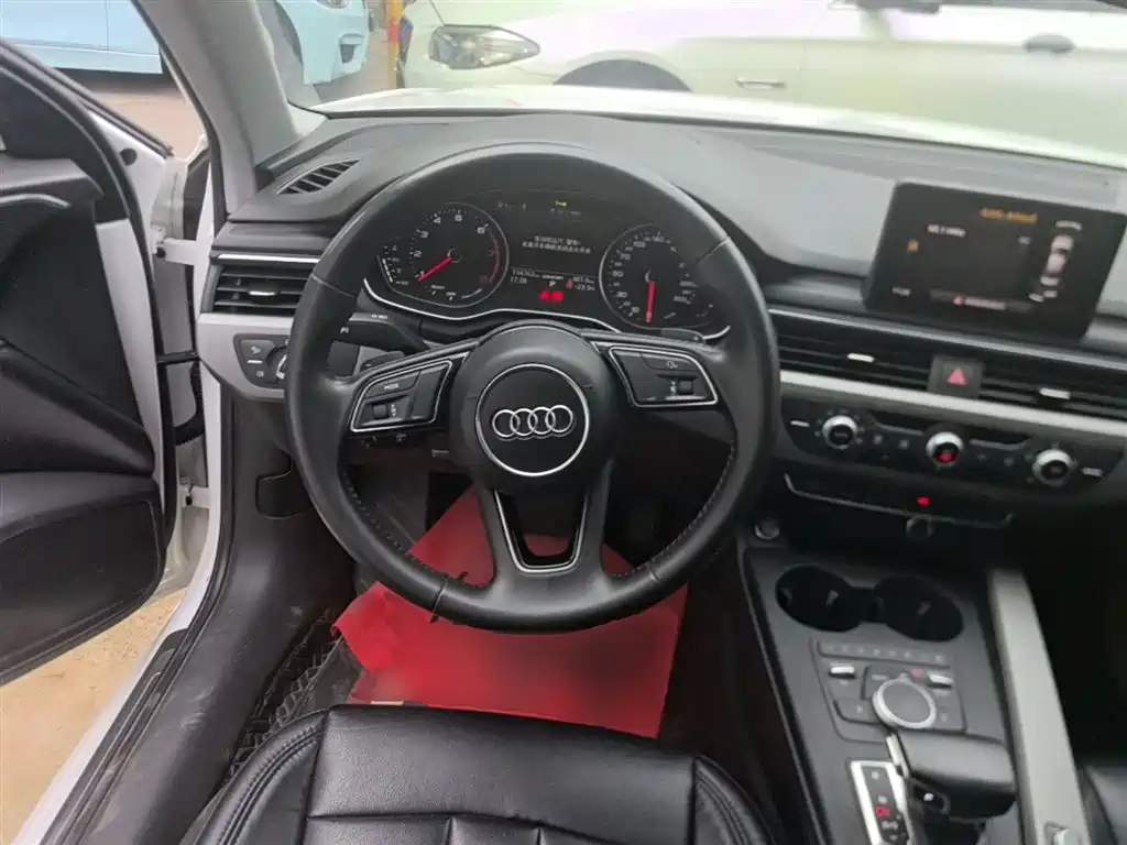 Audi A4L 2018 — фото 11
