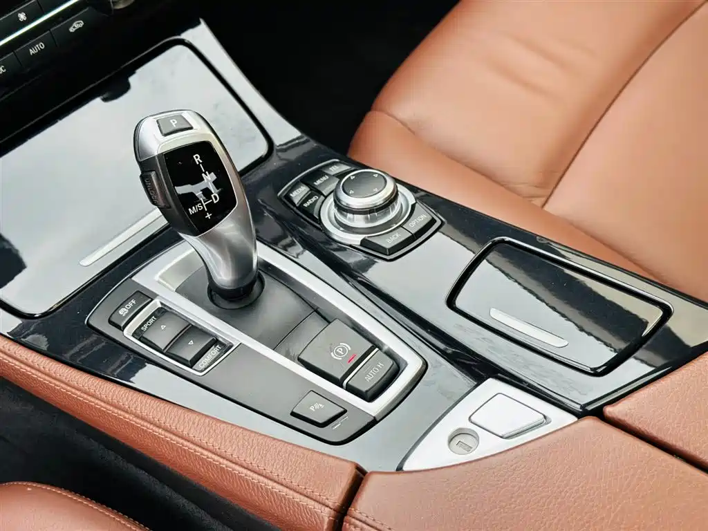 BMW 5 Series 2014 — фото 19