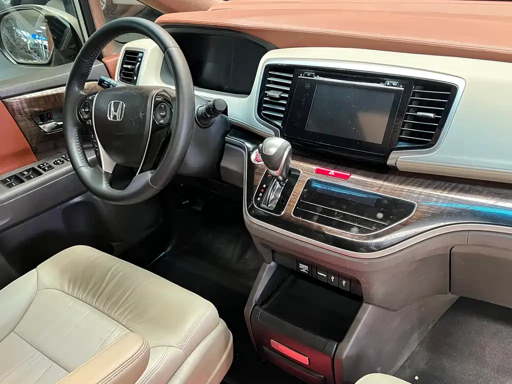Honda Odyssey 2016 — фото 12