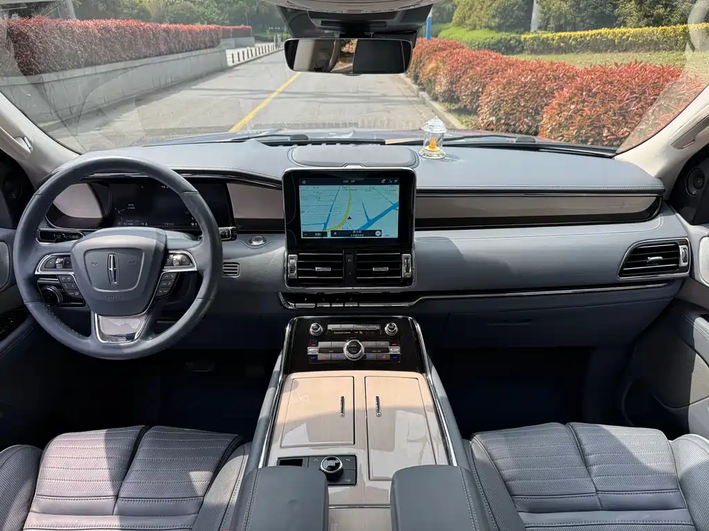 Lincoln Navigator 2020 — фото 15