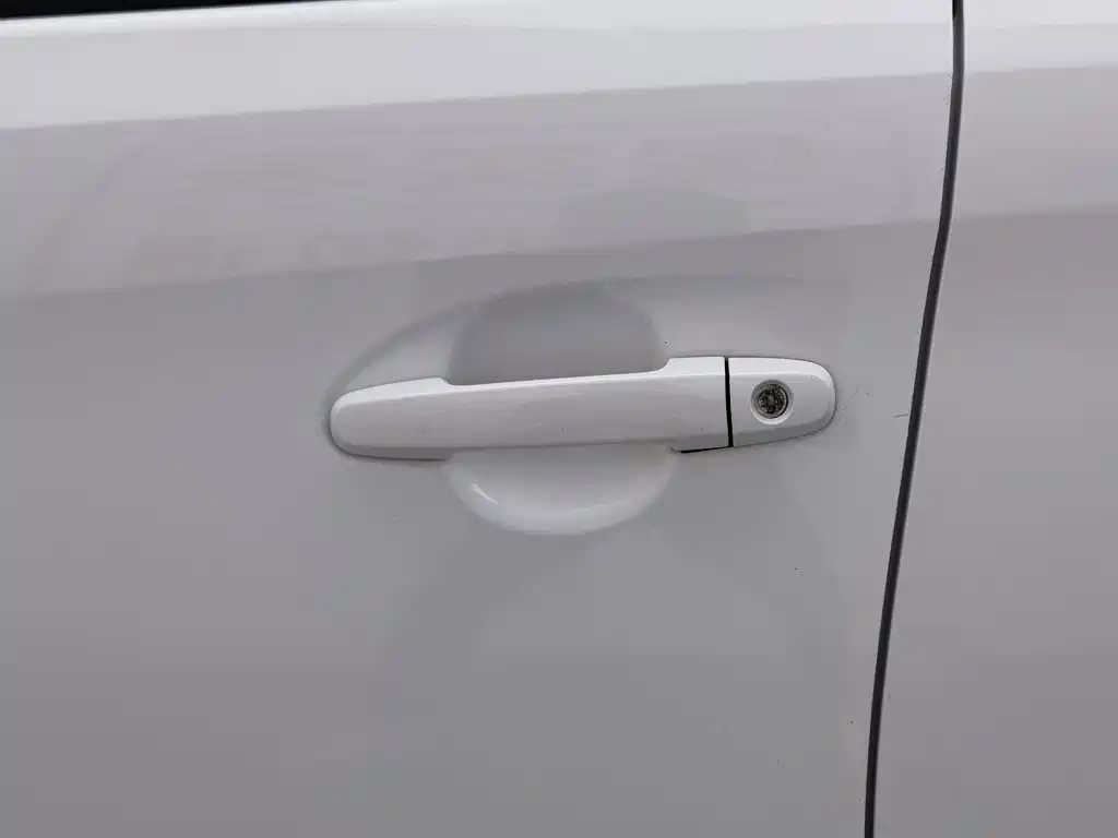 Toyota Yaris L 2019 — фото 18