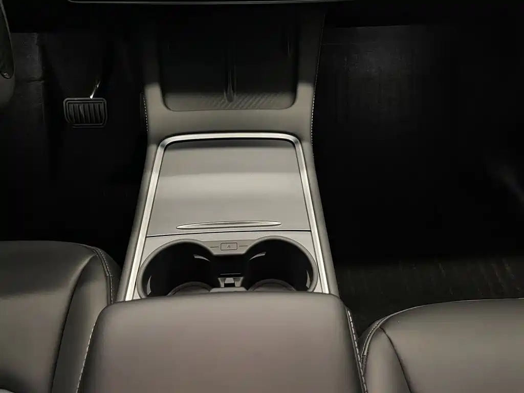 Tesla Model Y 2023 — фото 24