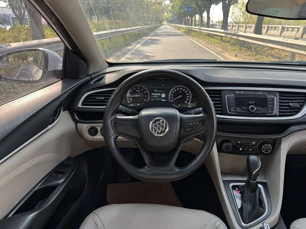 Buick Excelle 2017 — фото 9