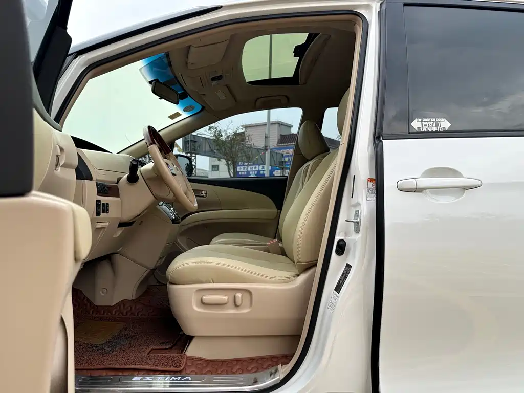 Toyota Previa 2017 — фото 10