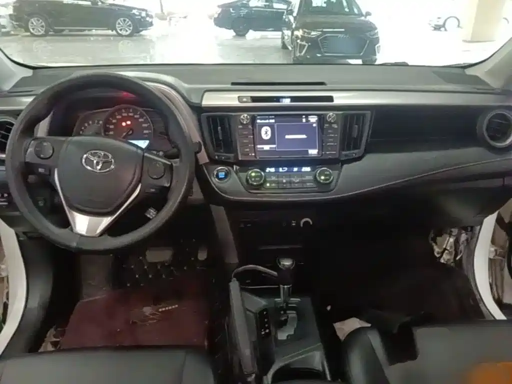 Toyota RAV4 2017 — фото 10