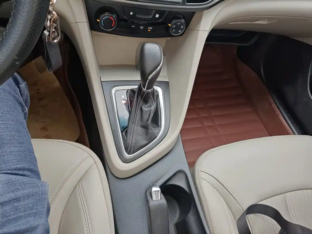 Buick Excelle 2017 — фото 14