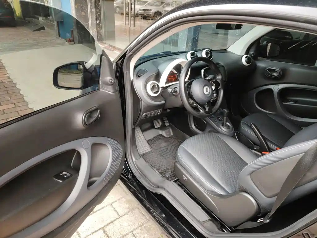 smart Fortwo 2017 — фото 9