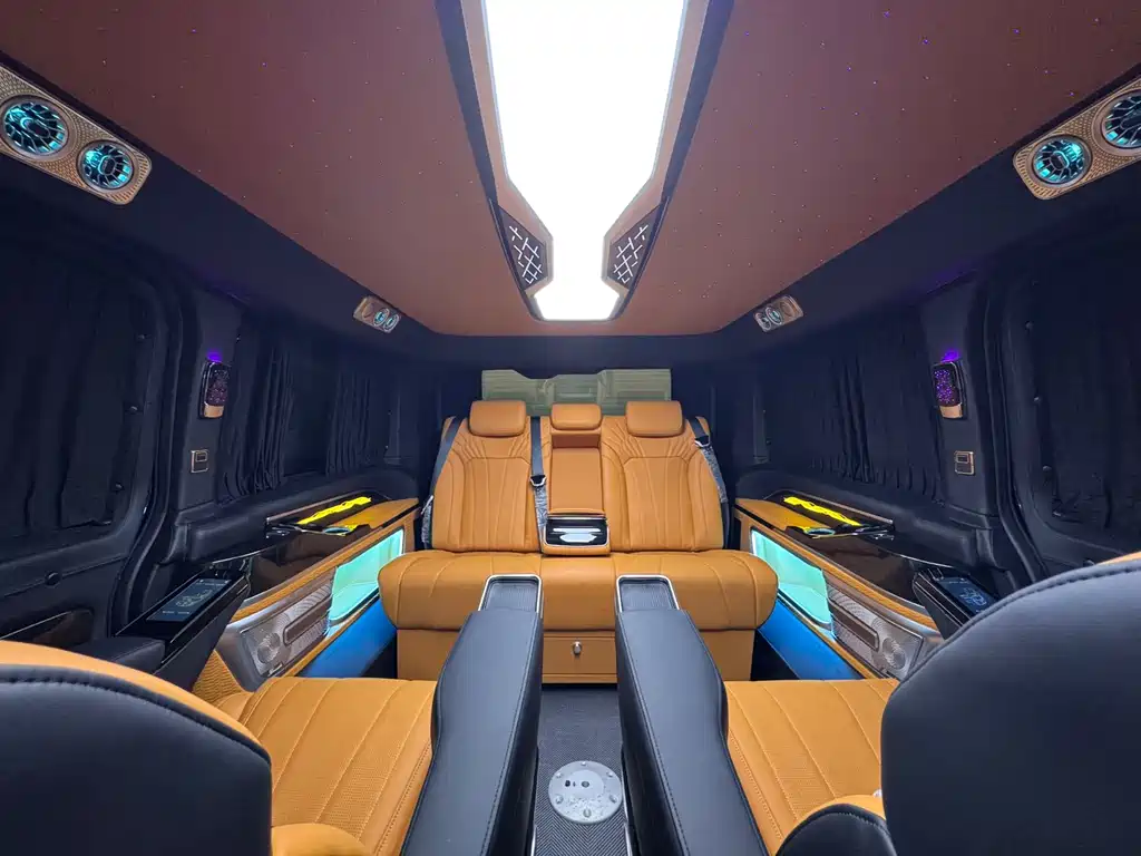 Toyota Hiace — фото 10