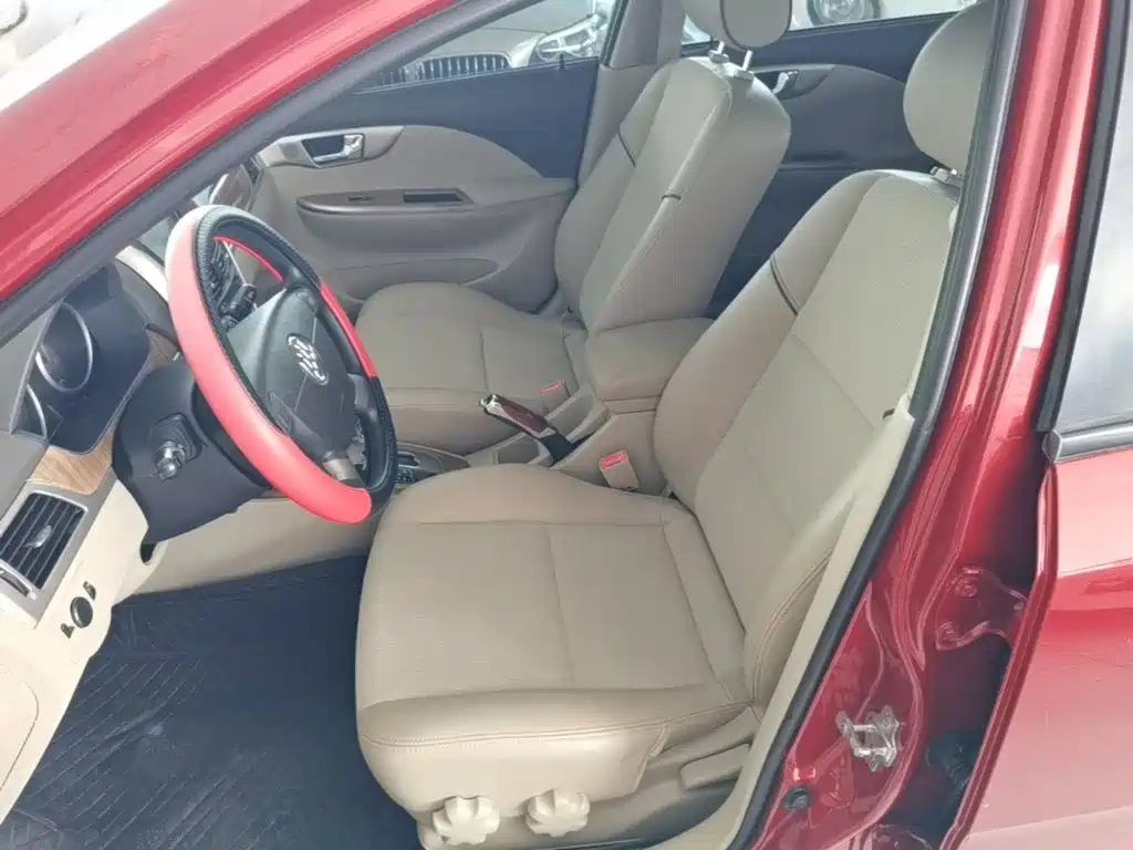 Buick Excelle 2015 — фото 15