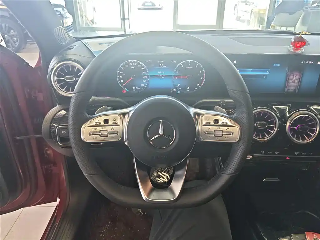 Mercedes-Benz A-Class 2022 — фото 11