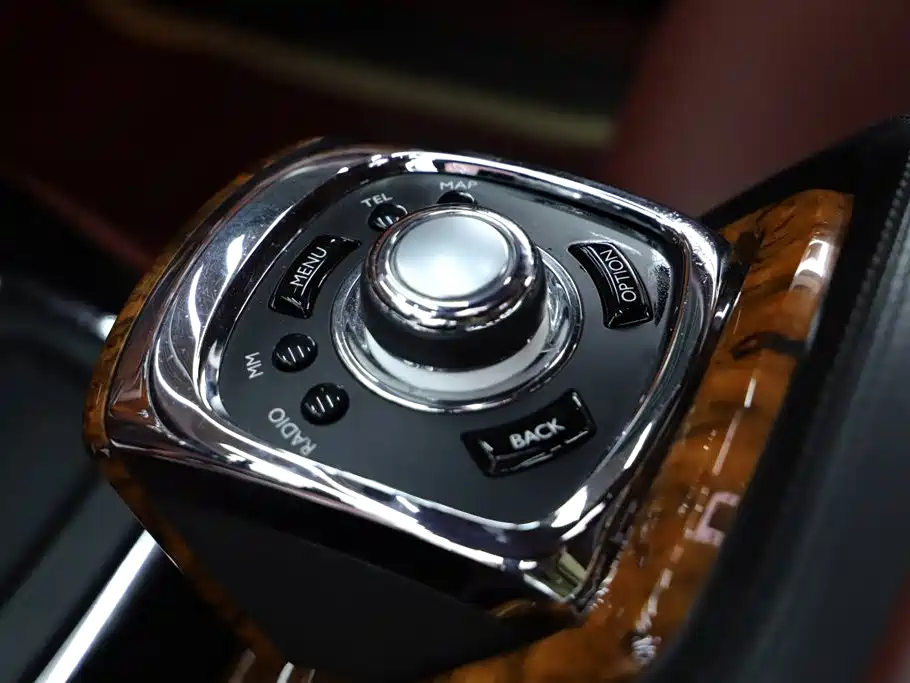 Rolls-Royce Phantom 2012 — фото 12