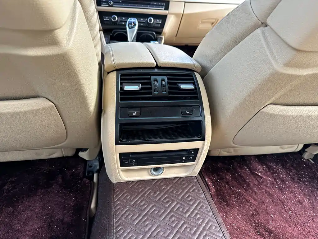 BMW 5 Series 2011 — фото 18