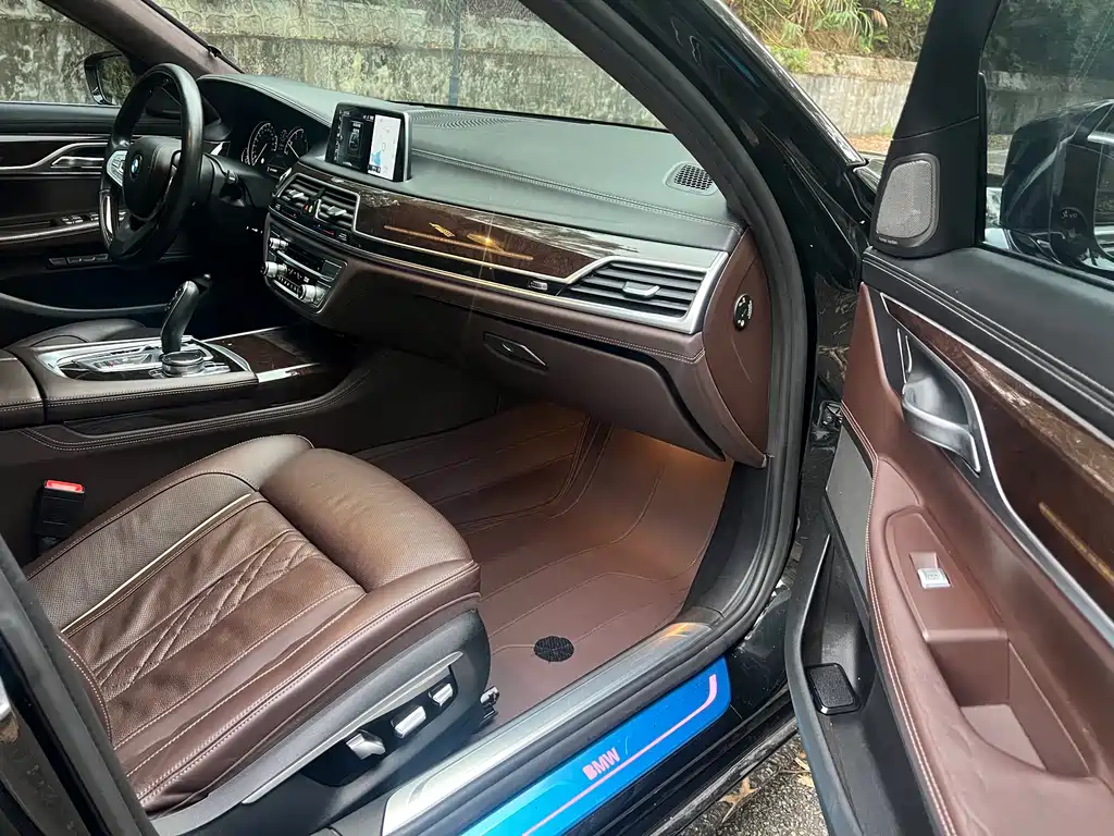 BMW 7 Series 2016 — фото 10