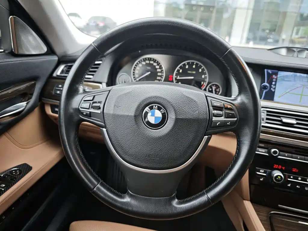 BMW 7 Series 2010 — фото 8