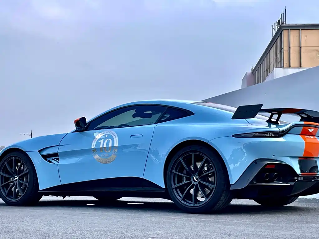 Aston Martin V8 Vantage 2020 — фото 6