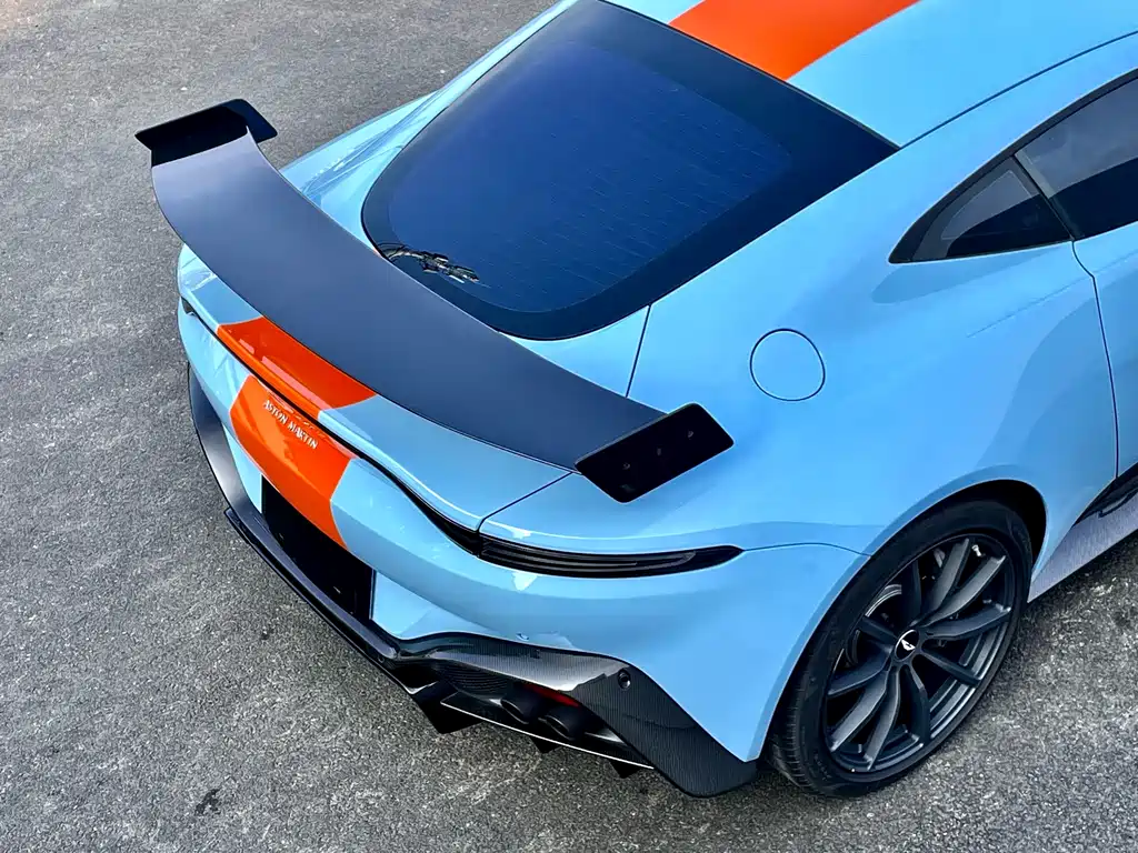 Aston Martin V8 Vantage 2020 — фото 10