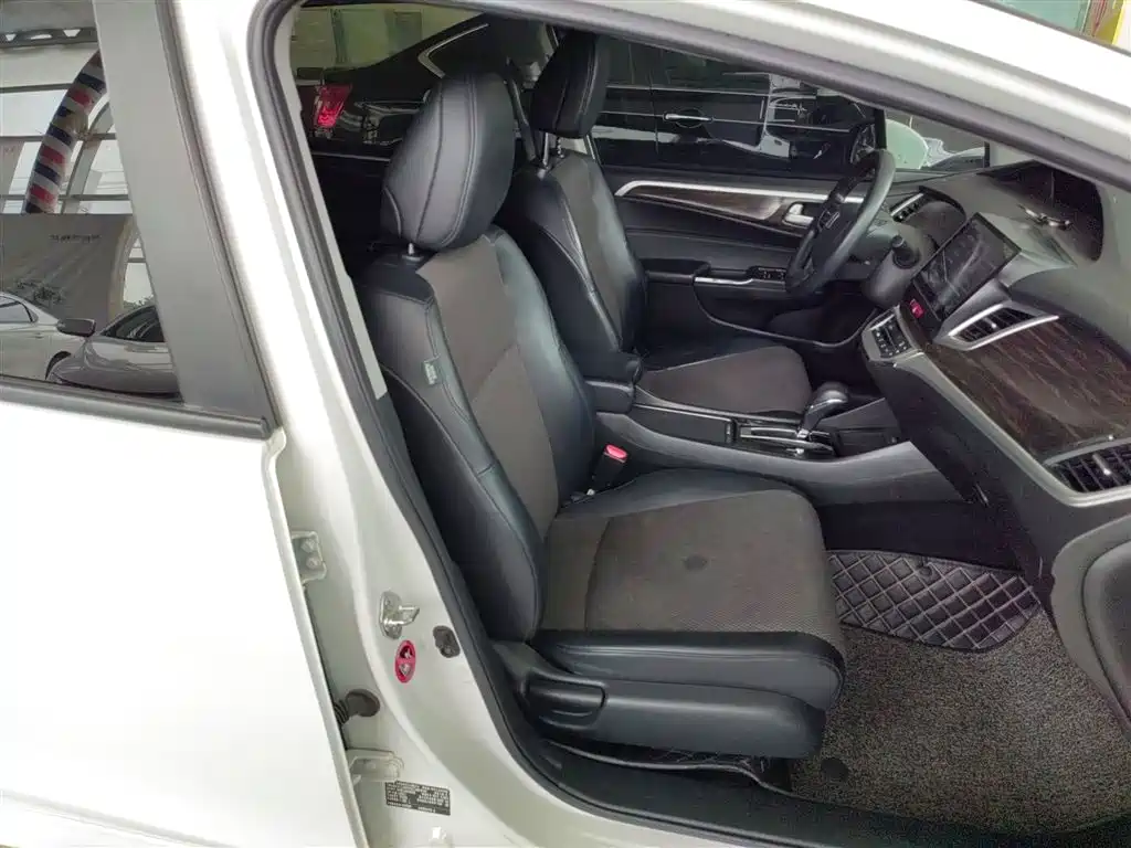 Honda Jade 2017 — фото 25