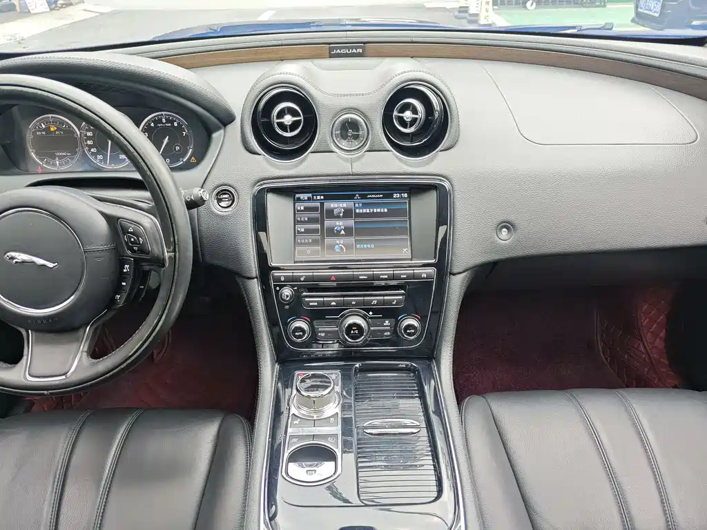 Jaguar XJ 2014 — фото 27