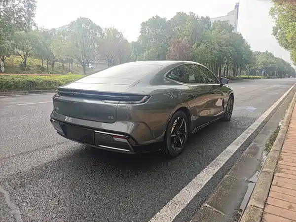 Geely Galaxy E8 2024