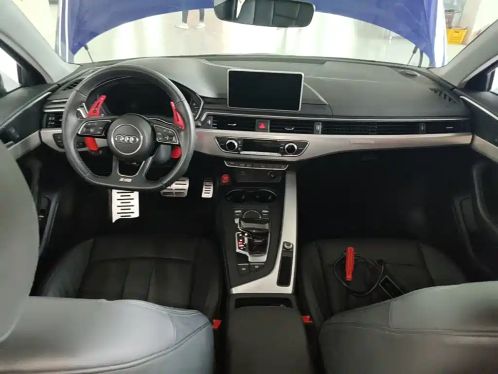 Audi A4L 2018 — фото 10