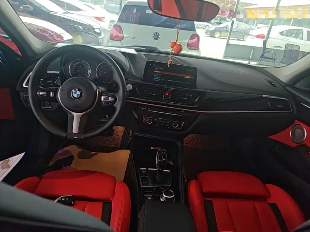 BMW 1 Series 2022 — фото 10