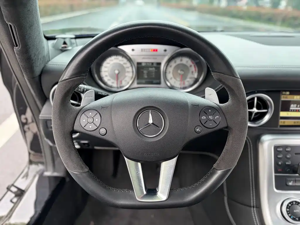 Mercedes-Benz SLS AMG 2015 — фото 8