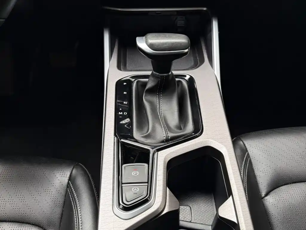 Geely Emgrand 2022 — фото 12